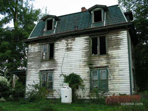 side view of abandoned house